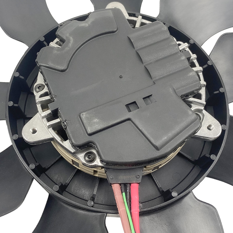 レベル 600W ISO TS15949 自動車エンジンの冷却システム フォルクスワーゲン・トゥアレグ用の冷却扇